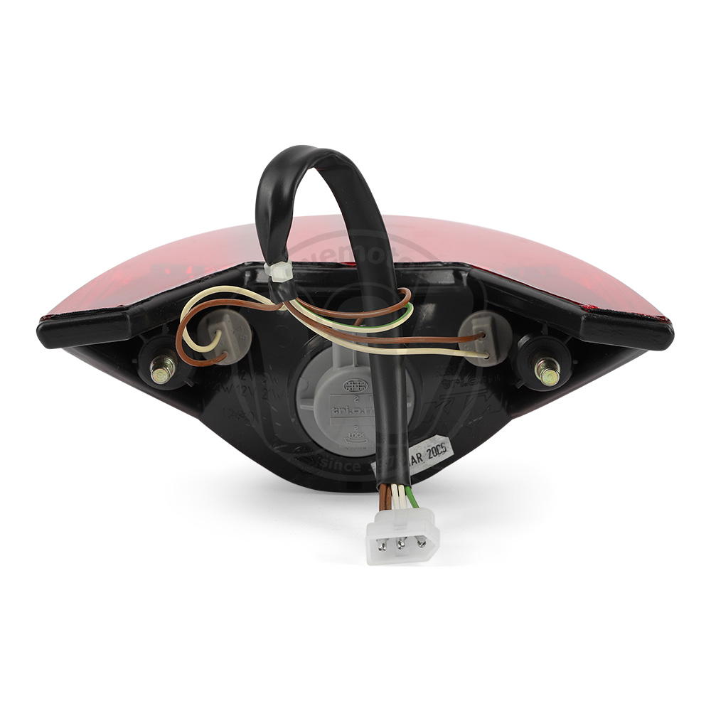 0LY6660_ae3284 three.jpg